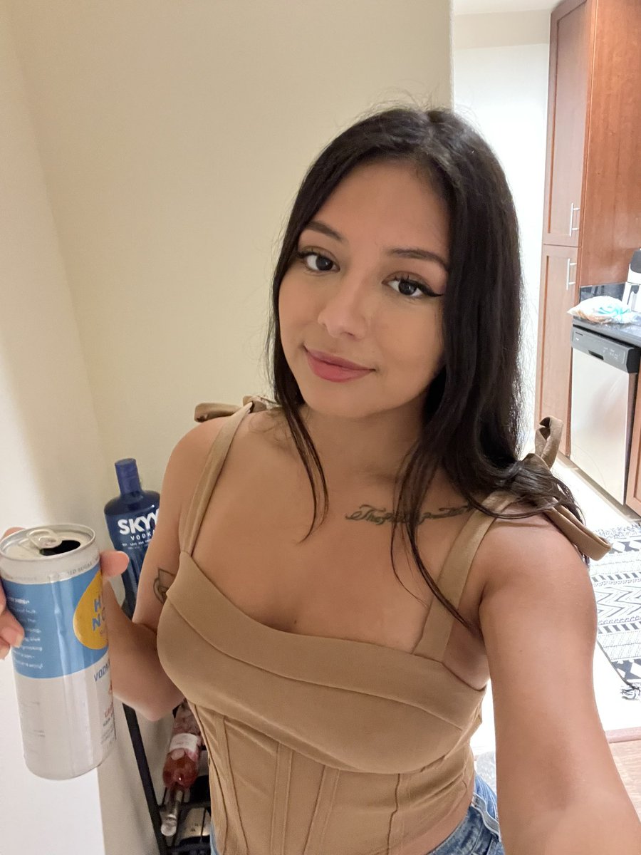 vee tweet media