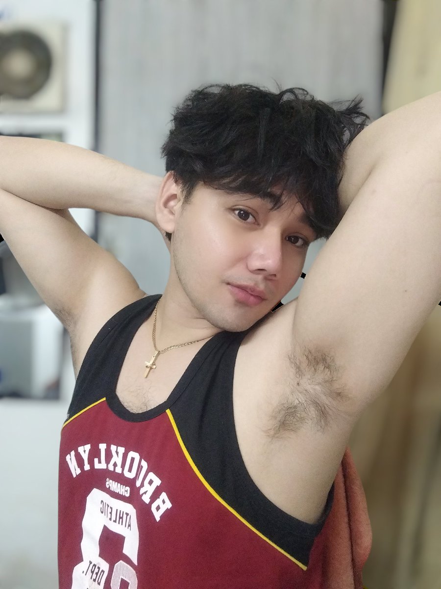 Hi 👋 kiss or lick?