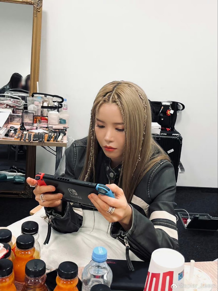 lunaestreIIad0s's tweet photo. [Solar weibo]

So happy 🤭

🔗https://t.co/lCgUcbV6ml

#MAMAMOO #SOLAR
#마마무 #솔라
@RBW_MAMAMOO https://t.co/mBBtNayrRC