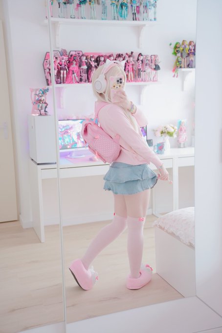 2 pic. Can you rate my outfit babe? ? https://t.co/wlydWplNUg