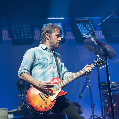 Sugarmedown's tweet photo. Sugarmedown music Chris Shiflett tries not to let 'the devil in' on stage https://t.co/d0nMIAicVk https://t.co/fbMSOaUKbK