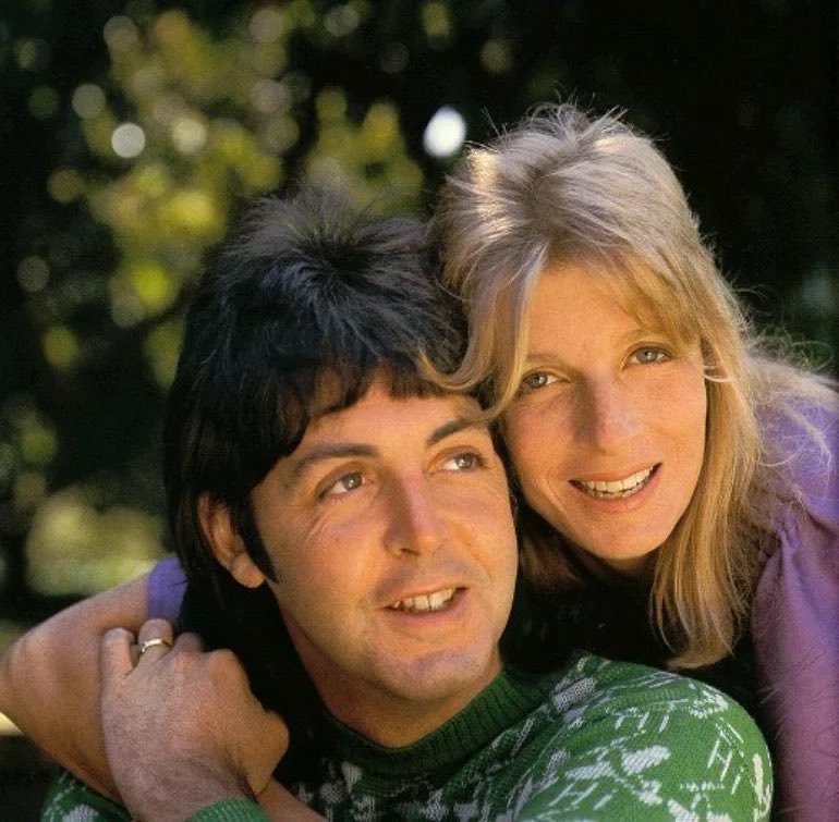 Remembering Linda McCartney. Born Linda Louise Eastman this day in 1941 in New York City. Wife of Paul McCartney. Linda was a mother to 4 children, a photographer, animal rights activist and vegetarian cook book author #LindaMcCartney 🥀#PaulMcCartney