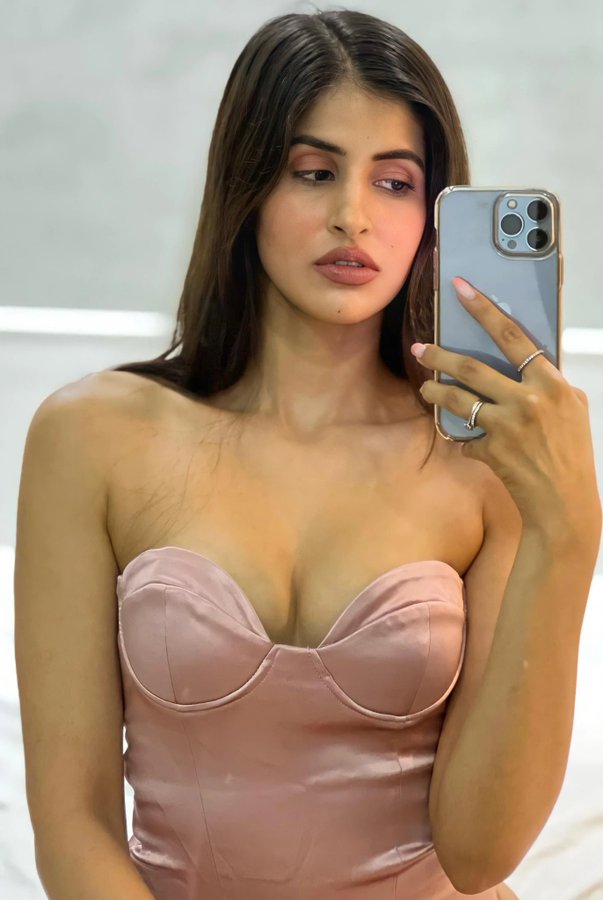 F6xkX-LbUAAIfu8?format=jpg&name=900x900