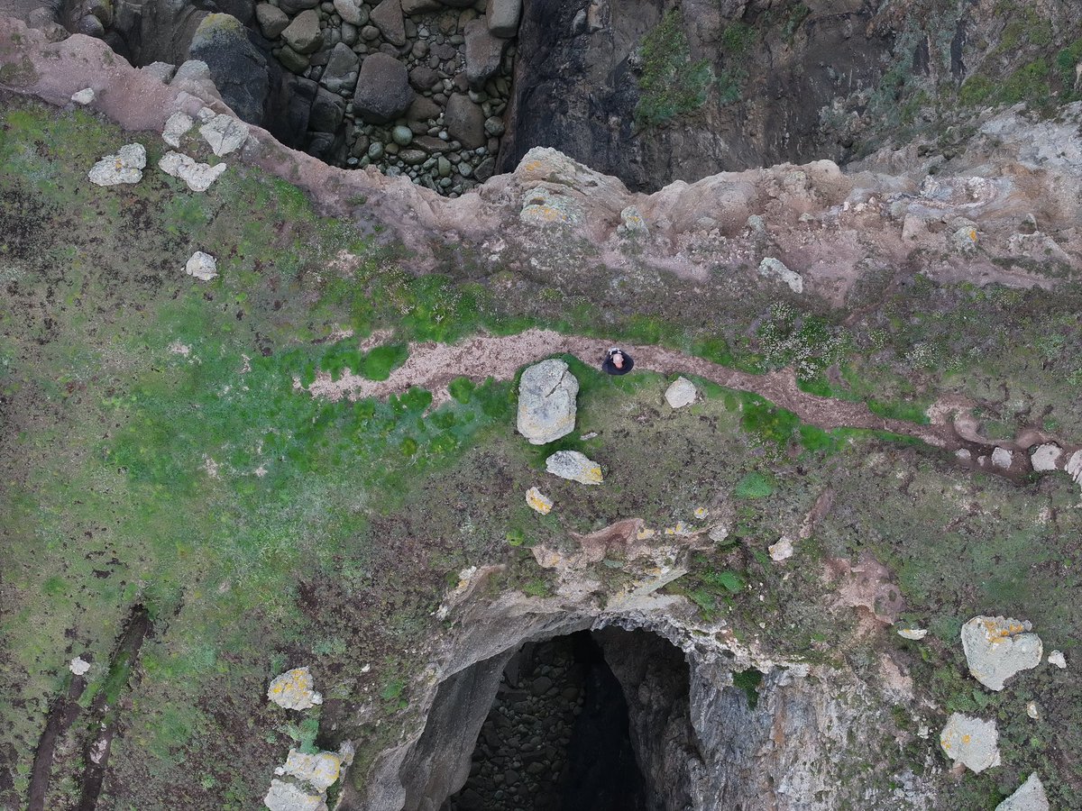 4hotographix's tweet image. Stood a bit close to the edge me thinks..! #Cornwall #exploringcornwall #cornishcoasline #4hotographix