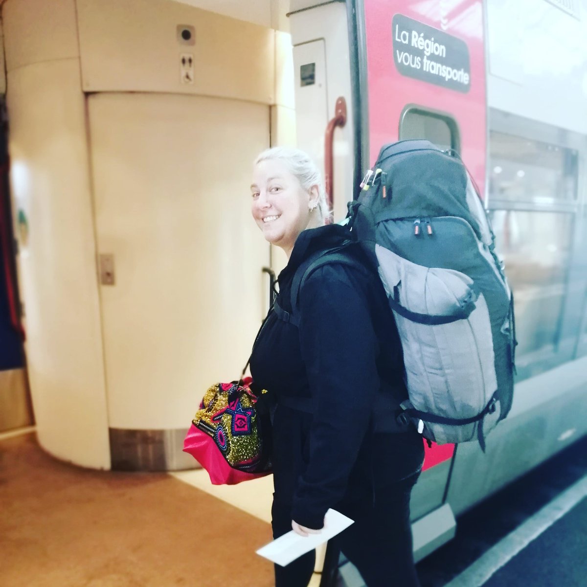 Et c'est parti ! Grâce au réseau TER de la @region_nouvelle_aquitaine nous convergeons toustes vers Bordeaux pour le grand départ...
#youpart3