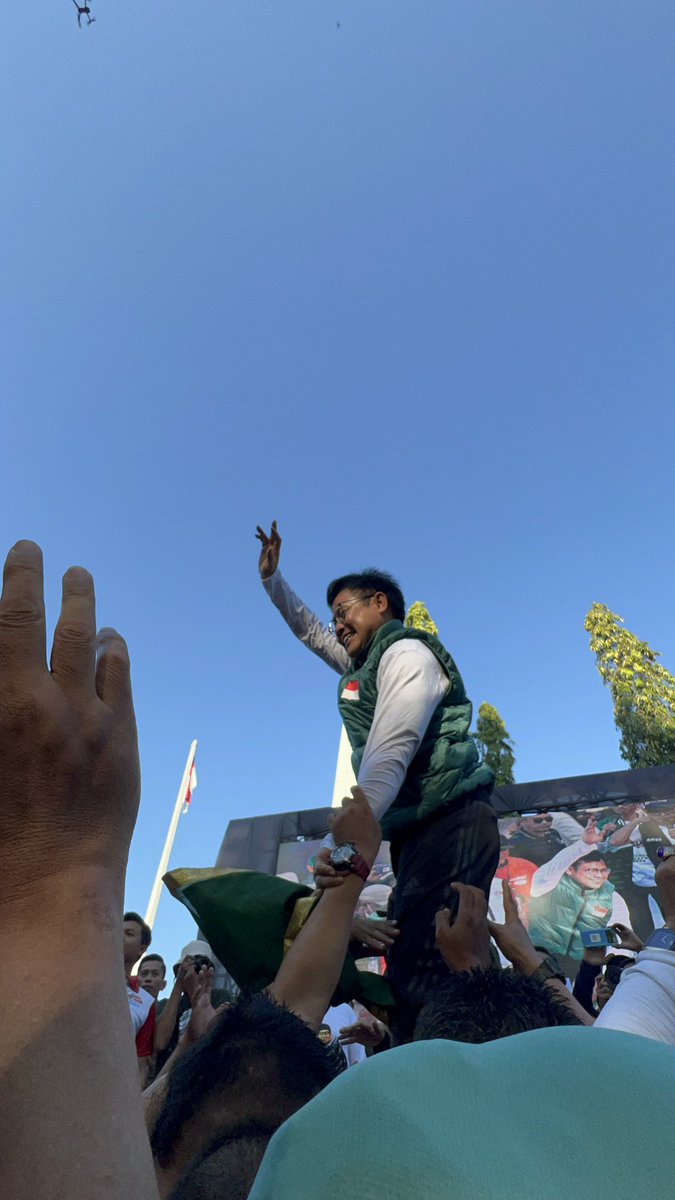 cakimiNOW's tweet photo. Lebih dari sejuta orang hadir dan menitipkan harapan perubahan nasib kepada dwitunggal.

Makasar 24 septemper 2023 https://t.co/wEvCo7wTaO