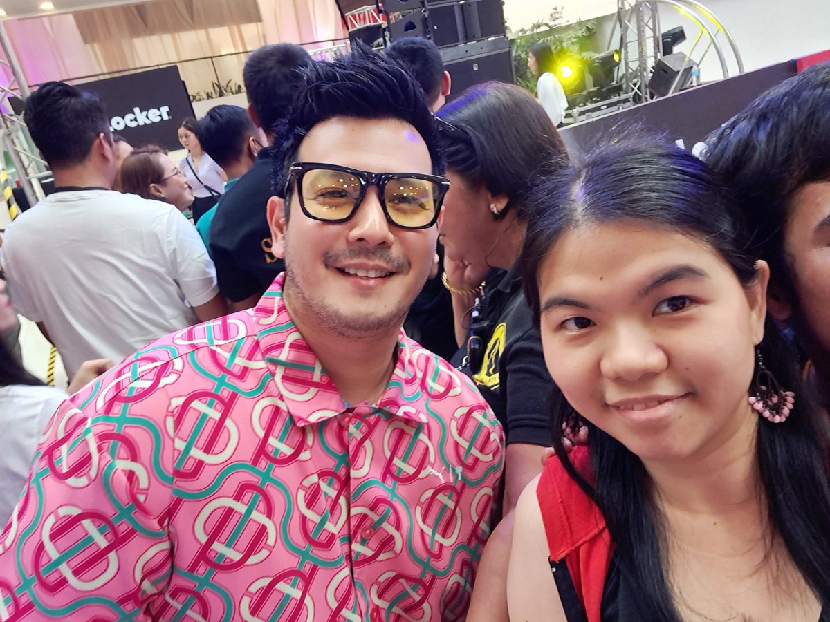 xandz34's tweet photo. With Direk John Pratts 👐
P.s. Thank You so much! 💓
#MeetandGreetwithKaiSotto #KaiSotto #CornerstoneArtist #Puma #PumaPH #PumaEvent #OurBallAboveAll #CelebritySelfie #CelebrityPhoto
📷 aug 19, 2023 @iamjohnprats https://t.co/958hW241fs
