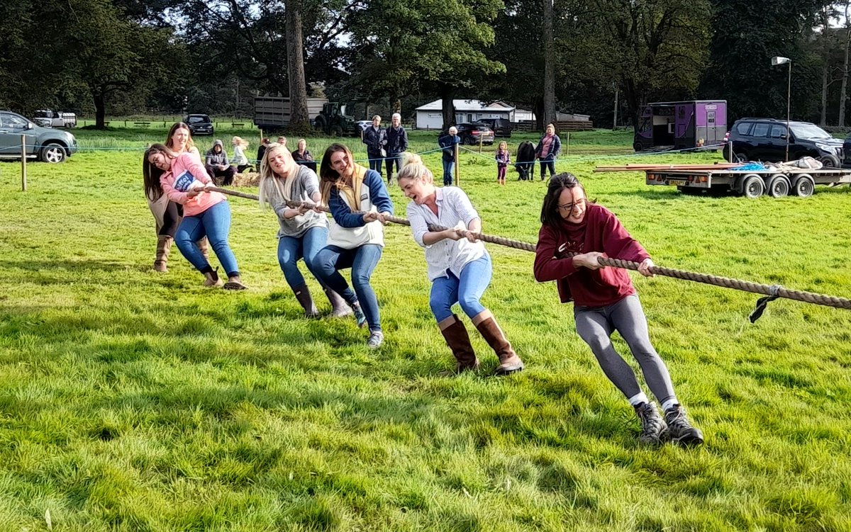 There's just not enough tug-of-war these days but it was girl power at #langholmshow yesterday. #heave #tugofwar