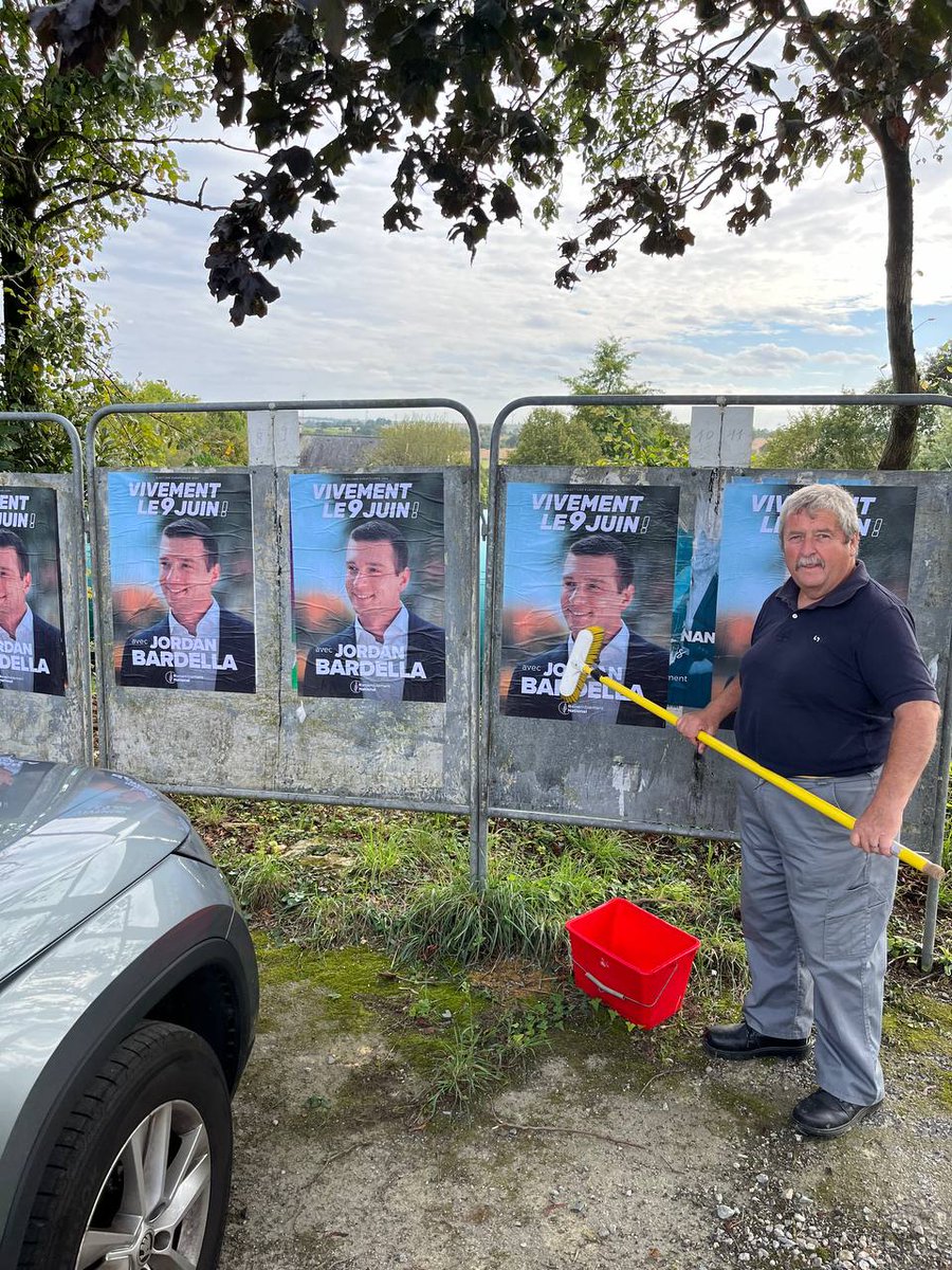 NadineDesprez's tweet photo. Grande opération nationale 
@J_Bardella tête de liste aux élections européennes 
La fédération Ille-et-Vilaine mobilisée 
Ici la 4ème avec Gabriel et son équipe 
#rn35 https://t.co/HCuRIP0rpj