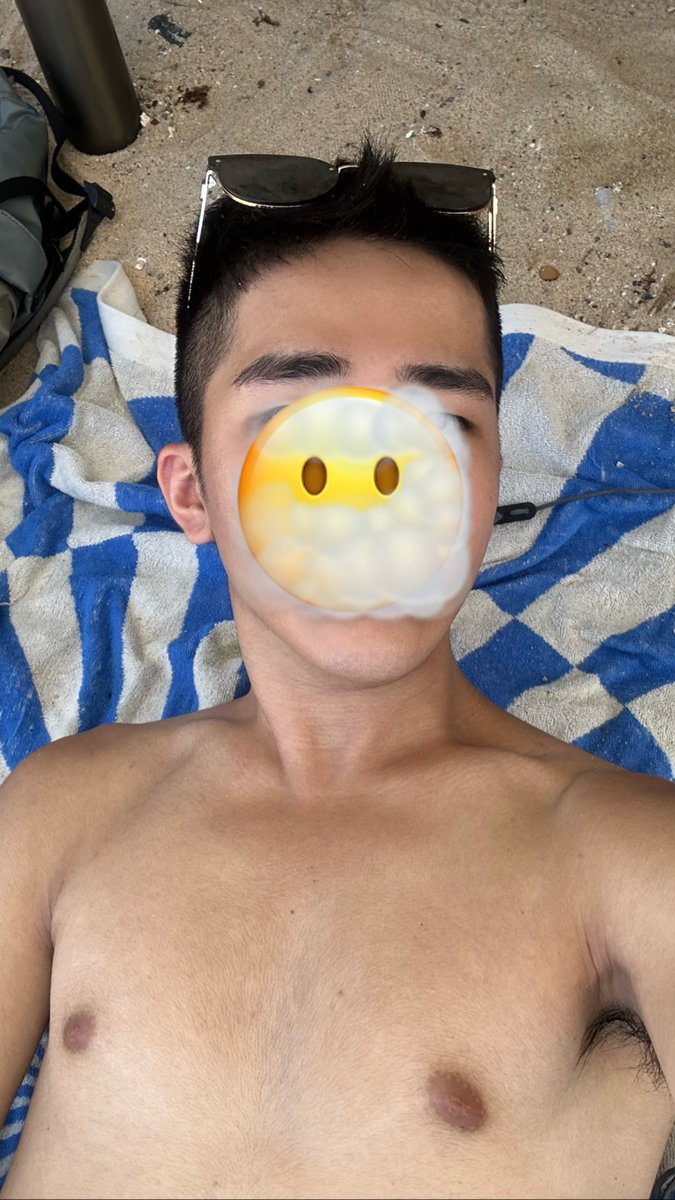 Boooo0000oo's tweet photo. Beach day 🏖️ https://t.co/Db4TXazxLN