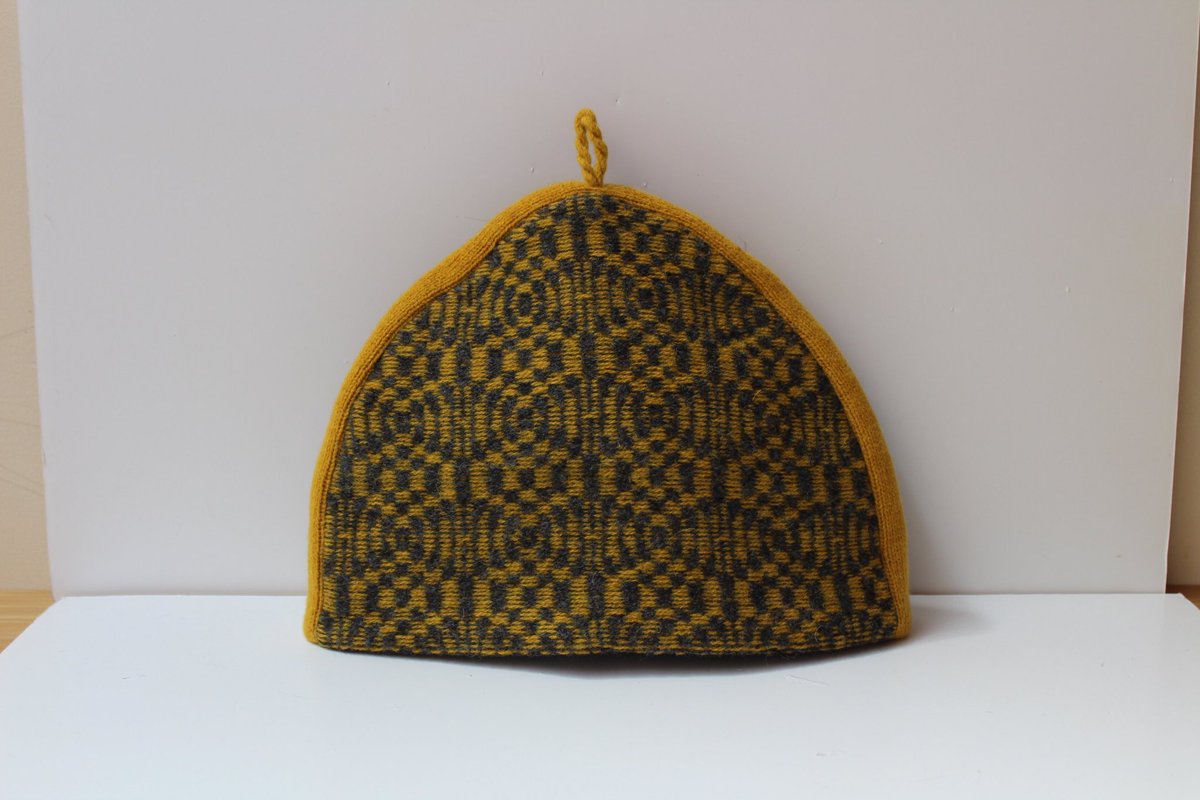 knittedjanie's tweet photo. Tea pot and cafetière covers make great gifts #UKGiftHour #UKGiftAM #supportindieshops https://t.co/5yOZYEZ9BS