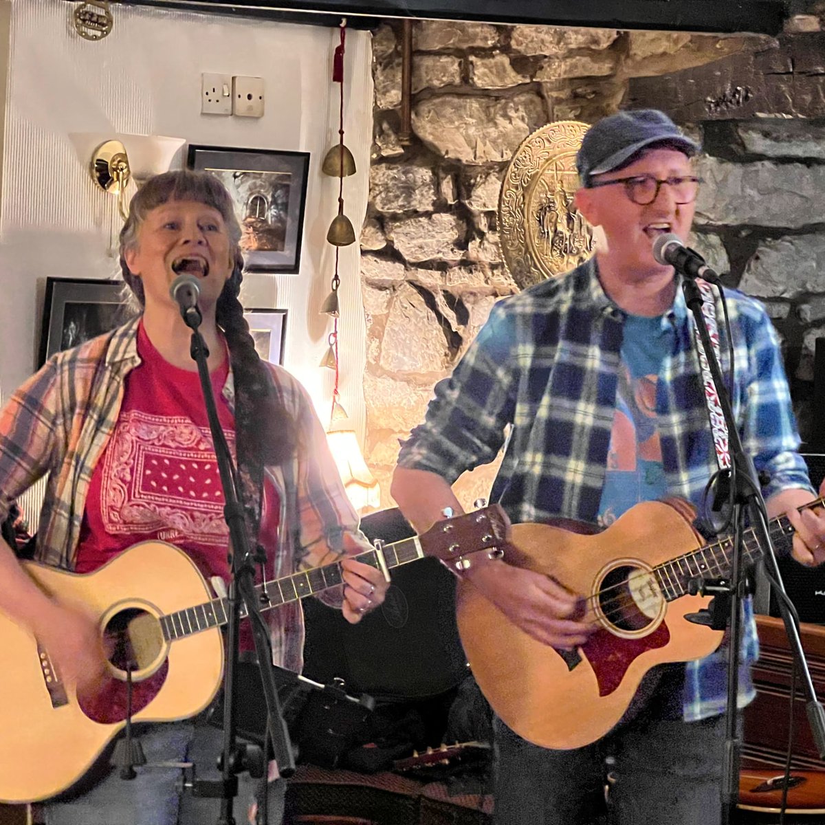 Great gig yesterday for Live for St Leonard's, @YorkFoodFest Lovely audience - kind comments, thankyou great to chat to you afterwards. Back today 5pm, acoustic stage St Sampsons Sq! 😊🎶 #europeanfolkday #originalcontemporaryfolk #tinwhistle #womeninmusic #york #foodfestivals