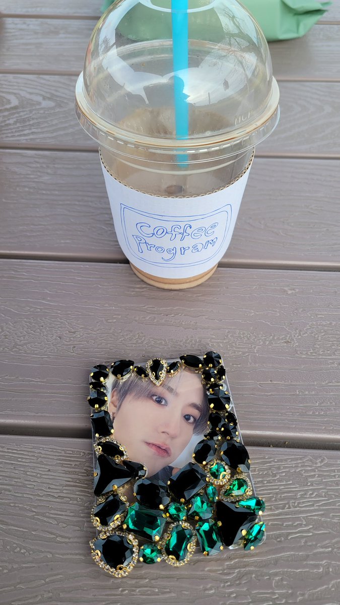 choeseyeon11's tweet image. 반려견이랑  #coffeeprogram
#애견카페 #팔탄면
지성이도 참석ㅋ
딸램이 만들어준 지성이 보석탑꾸
신난 똥강아지 뽀리 #말티푸
#HAN #StrayKids