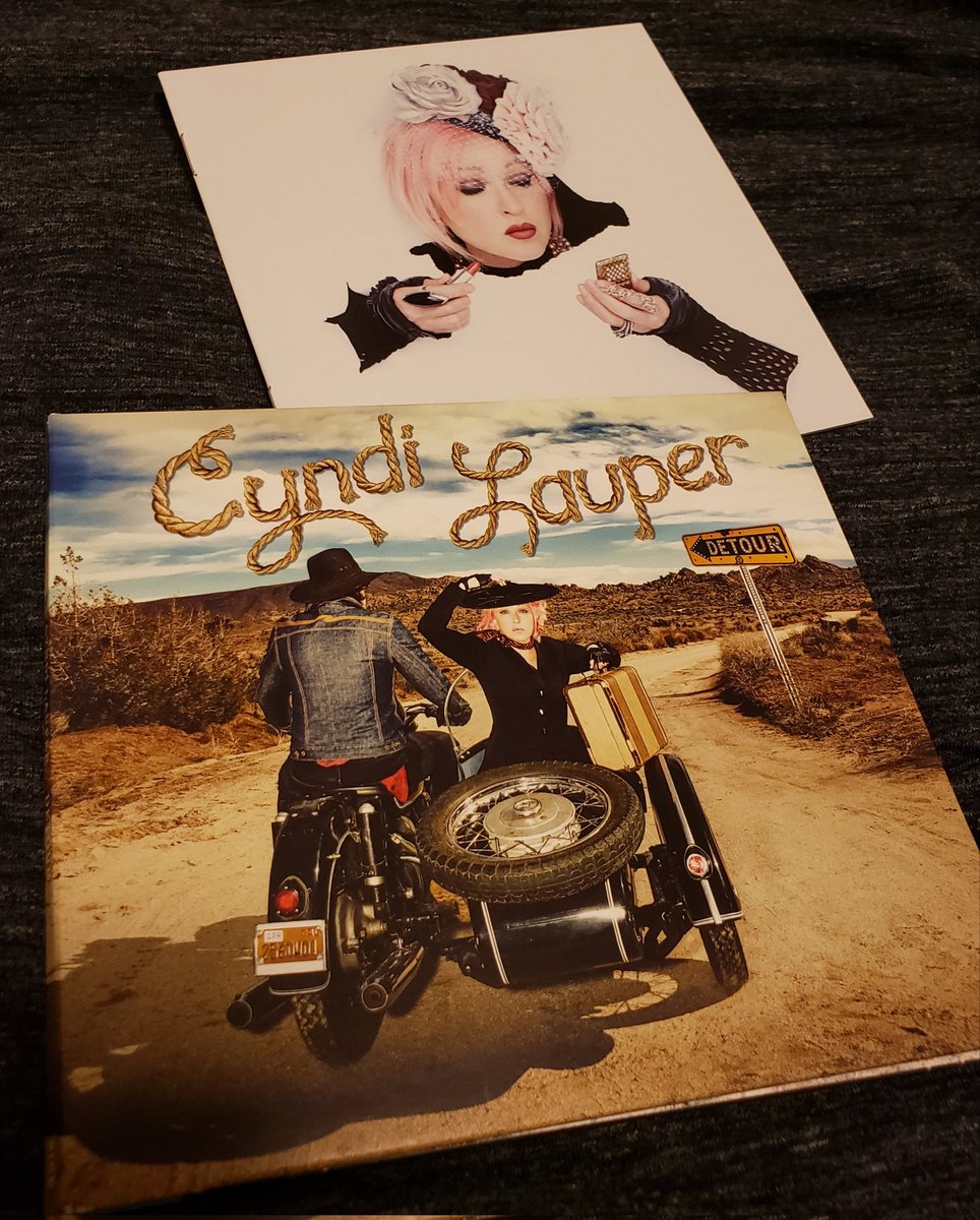 Cyndi Lauper / Detour

大好きなCyndiのカントリーアルバム🍀Cyndiの声質や歌唱がカントリーにばっちりマッチしていて嬉しい😆
Willie御大やEmmylou,Allison,VinceGillと共演🎵
Jewelは得意のヨーデル(ヨードレィヒ～)を披露😊