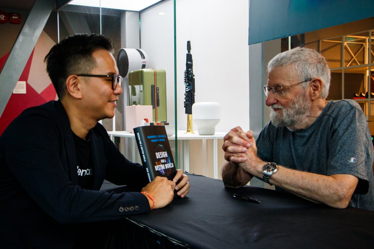GreydientL's tweet image. We had a great event yesterday with the Father of UX - Don Norman. We&apos;re proud to be a co-sponsor of this exclusive event. He also signed a copy of his latest book for us 🖤.

#donnorman #betterbydesign #designcommunity #design #UX #designers #singapore  #greydientlabevent