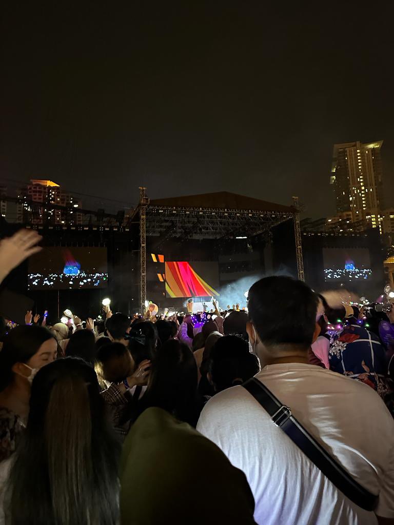 irregularglxy's tweet photo. For those who are considering to go to #9WaveMusicFestival
Hereโs a thread on videos I took with zoom for Chen #GrandwaveinKL #mygrandchenwave #ChenBalikKampung.
This is the expected view from GA. Not bad lah. But need to wear platformed comfortable shoes. https://t.co/NaD0balFVh