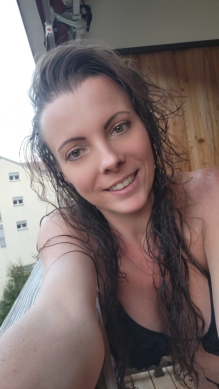 1 pic. Aux bains de Saillon 🏖️ Bon dimanche les coquins BizzXXL 😘 https://t.co/vpo9ua6QJ4