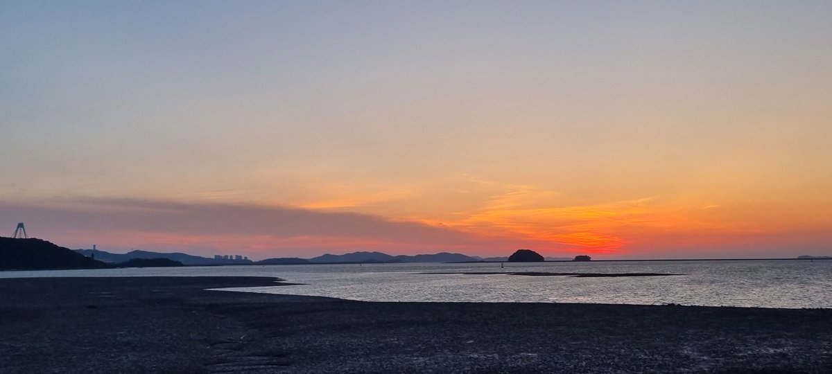 The sun is setting 
So sun will riseᆢ