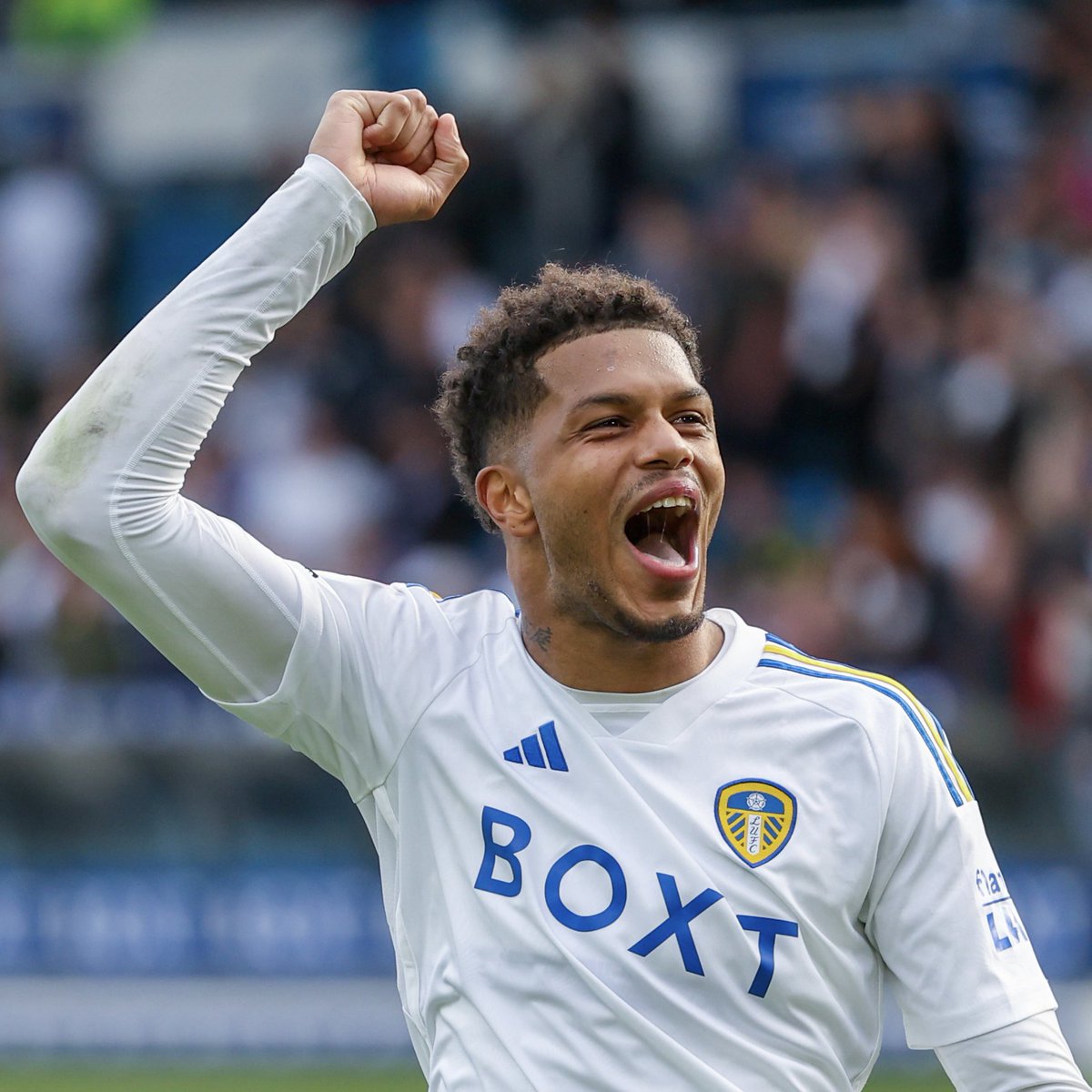 LUFC's tweet photo. 🙌 Sundays after a win! https://t.co/d5qeQRaOi1