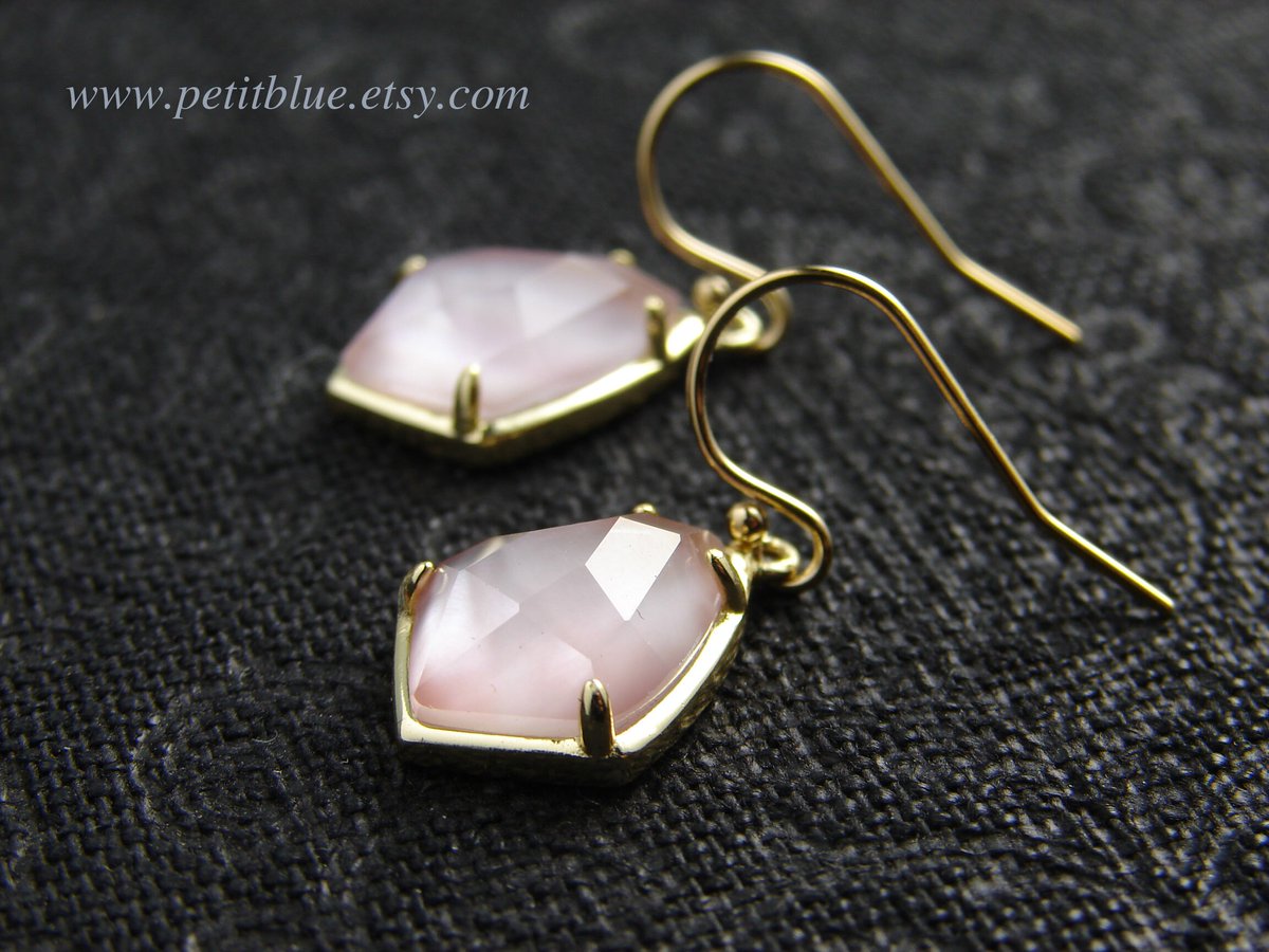 JewelryByMikako's tweet photo. Shell and Crystal Doublet Earrings ~ Pink Shell Earrings ~ Faceted Crystal ~ Shell Jewelry https://t.co/jW0ijfGWWI #PetitBlue #Etsy #PinkShell https://t.co/z8oBiF7HSl