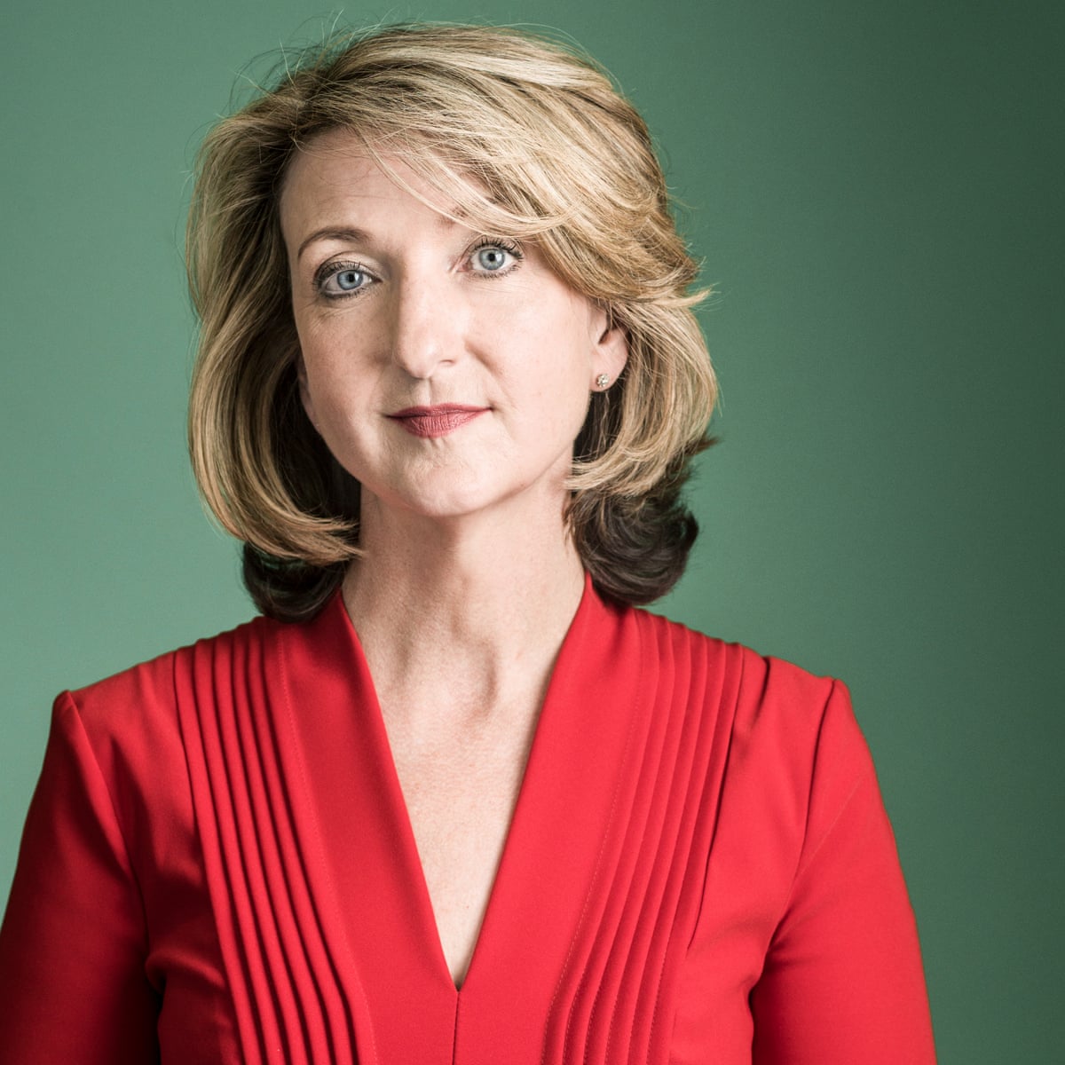 #bbclaurak Brilliant interviewing by Victoria Derbyshire with her razor sharp brain
 Can we have her all the time and she's needed to replace Fiona Bruce Question Time 
 Far superior than either