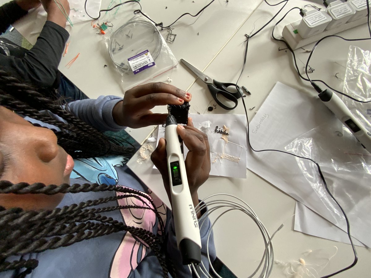 bizzie_bodies's tweet photo. Our #Youngpeople centred "Evolving Docks" Showcase, 23/9/23, celebrating @L_D_F @SouthwarkLibs #CanadaWater was an epic success. Nonstop #Family Fun with #VR, #3DDesign, #3DPrinting, #Robotics, #GamesDev & #HistoryTech Activities. With Competition prizes too. Well done everyone! https://t.co/xiurOar4vG