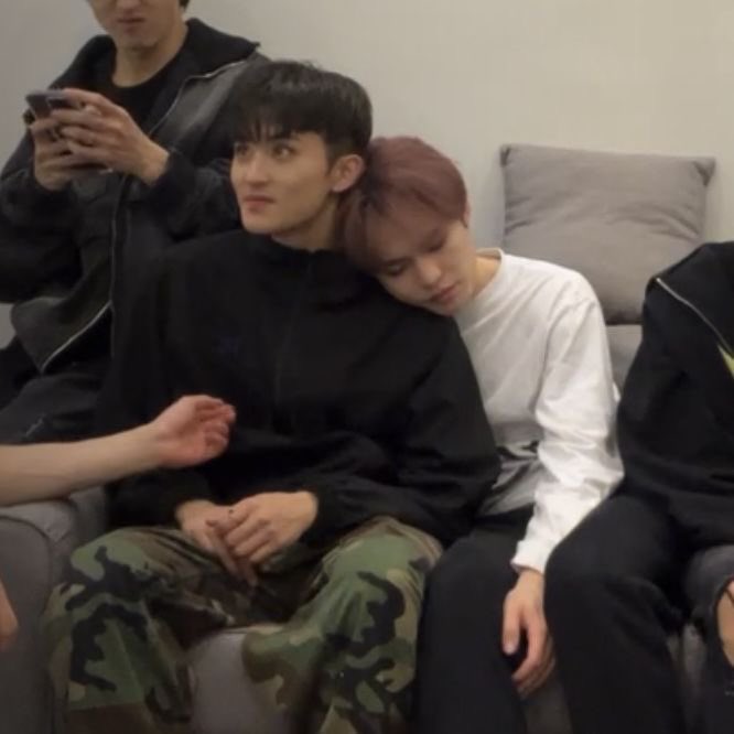 themagicdustt's tweet image. a thread of #Markle eternal love
 
koala chenle and his eucalyptus mark 🐯🐱