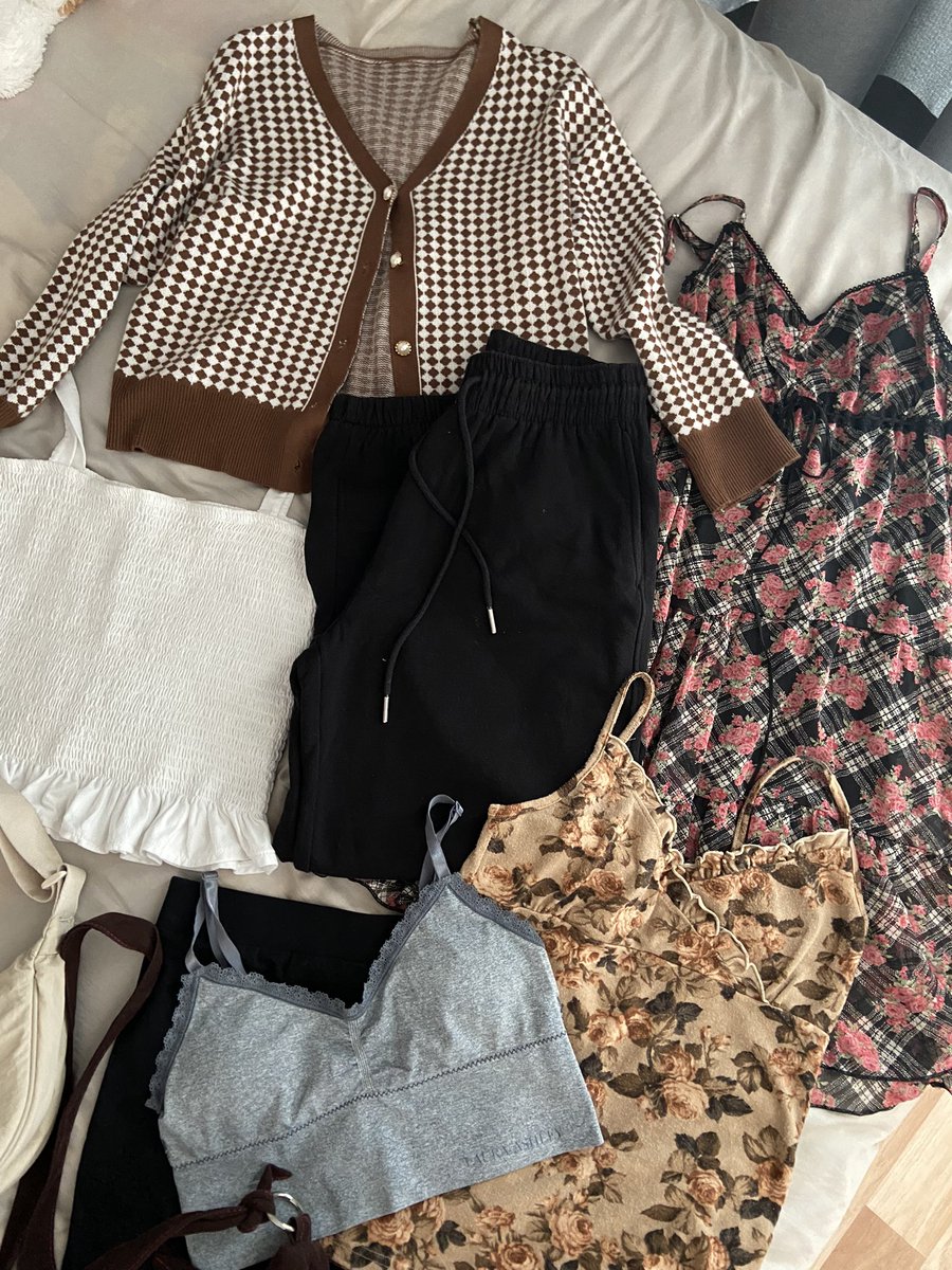 redismyfav_'s tweet image. ส่งต่อเสื้อผ้ามือ1มือ2 กระเป๋า คสอ แหวน 🌟🥕

 ✿ ลงวันนี้ 24/09 (2 ทุ่ม)

📦’ ค่าส่ง 40 | ปักไว้เรียกค่า
 
#ส่งต่อเสื้อผ้า #ส่งต่อเสื้อผ้าy2k #ส่งต่อเสื้อผ้ามือ2 #ส่งต่อเสื้อผ้ามือสอง #เสื้อผ้ามือสอง #เสื้อผ้ามือ2 #โล๊ะเสื้อผ้า #ส่งต่อคสอ #ส่งต่อกระเป๋า #ส่งต่อสร้อย #ส่งต่อhm