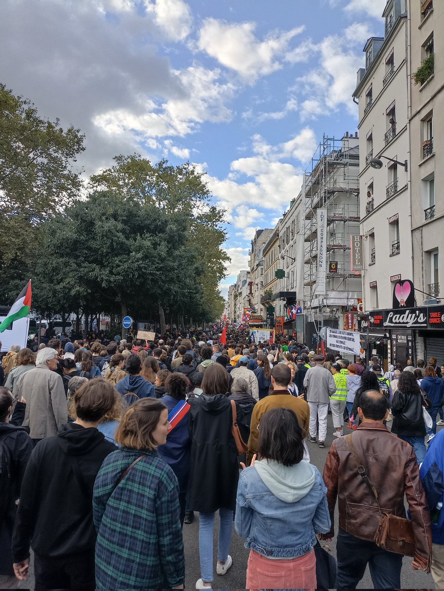 Contre les violences policières et le racisme systémique nous étions  15 000 à marcher à Paris et 80 000 sur toute la France ! 
#marchepourlajustice