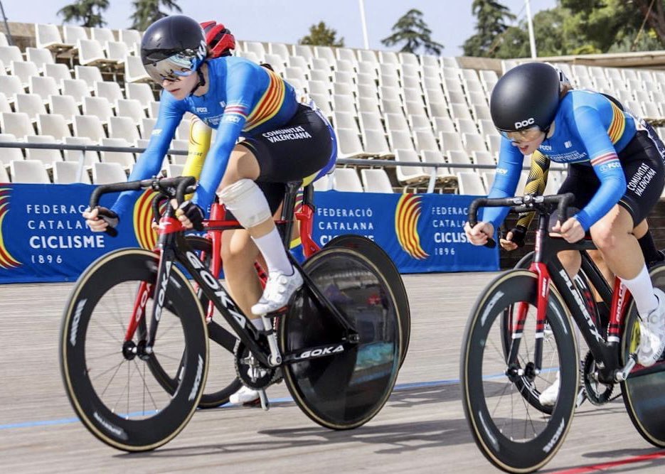 DipuEsport's tweet image. 🥇 El Diputat d’Esports Iván Sánchez va assistir ahir a Traiguera a l’homenatge d’Andrea i Daniela Grañana Sorlí després de participar en el Mundial Júnior de Pista en Cali (Colòmbia) Enhorabona! 👏🏽

#orgulldeCS #CSEscenarioDeportivo @dipcas