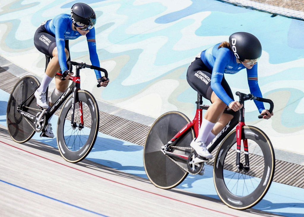 DipuEsport's tweet image. 🥇 El Diputat d’Esports Iván Sánchez va assistir ahir a Traiguera a l’homenatge d’Andrea i Daniela Grañana Sorlí després de participar en el Mundial Júnior de Pista en Cali (Colòmbia) Enhorabona! 👏🏽

#orgulldeCS #CSEscenarioDeportivo @dipcas