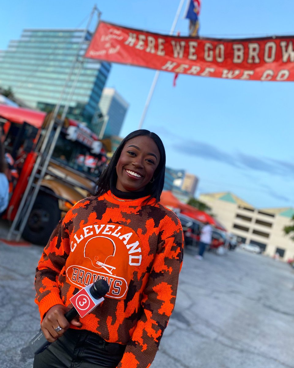 I survived the muni lot! Now, let’s get a win Brownies!🧡🏈✨