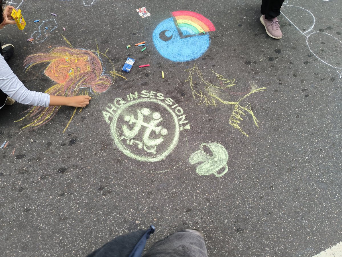A_HQupb's tweet photo. LOOK: AHQ in Session!
Earlier today, Anime_HQ members went around Session Road and also took the opportunity to contribute some chalk art. Can you recognize the references? 🤔

#AHQUPB https://t.co/1LWd9BrcV2