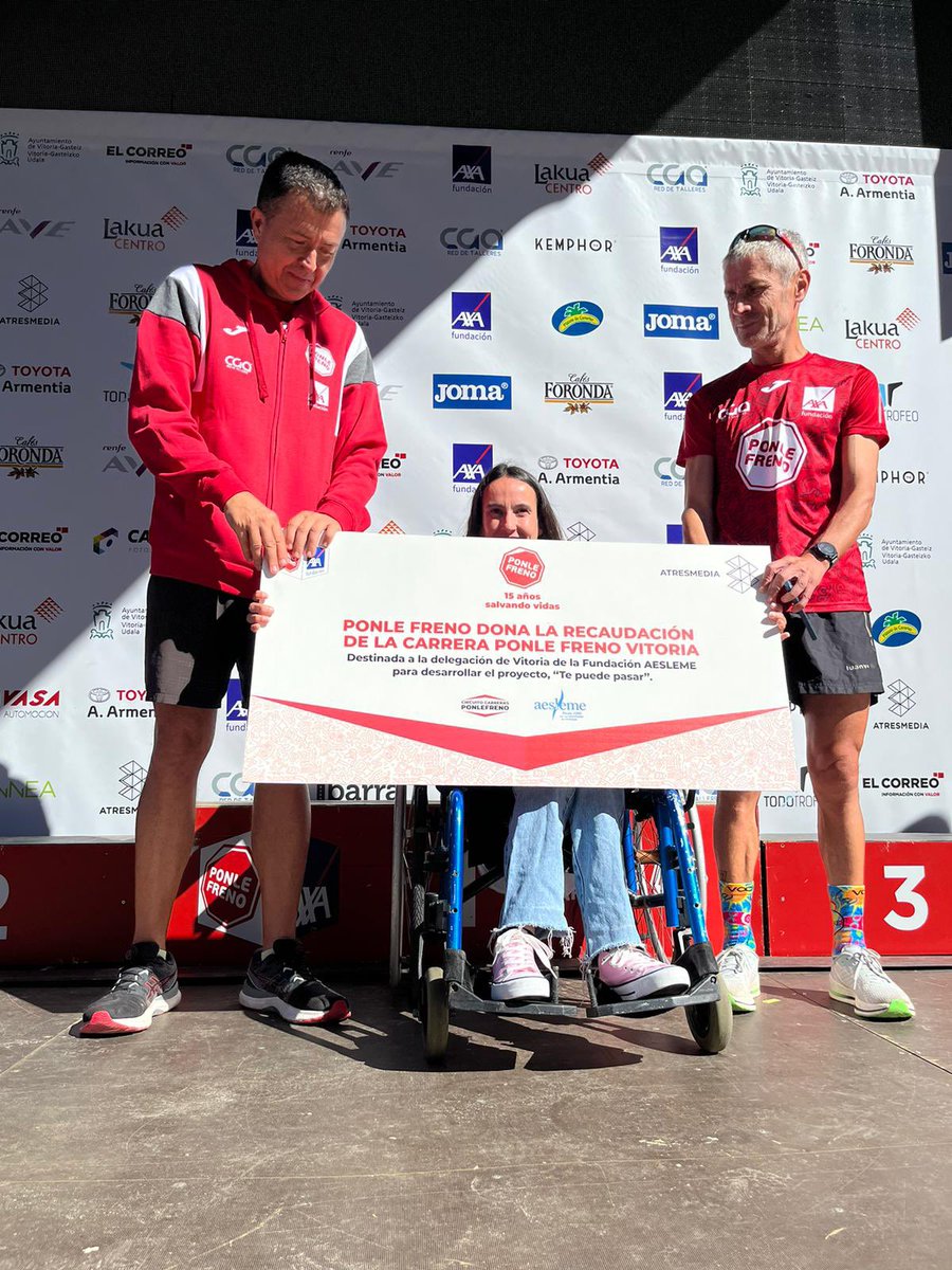 Hoy hemos salido a las calles de Vitoria - Gasteiz para correr por la prevención y por las víctimas de los accidentes de tráfico.

La recaudación íntegra ya está en manos de <a href="/AESLEMEONLINE/">AESLEME</a> ❤️

¡Siempre un placer <a href="/CarrerasPF/">Carreras Ponle Freno</a>! 

#FamiliaAXA💙 #PonleFrenoVitoria