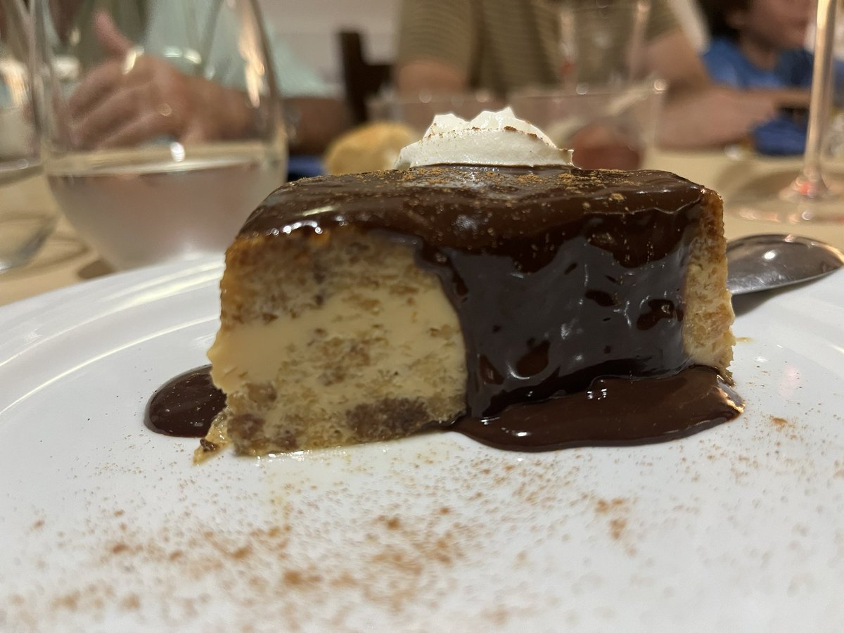 LleoManolo's tweet image. Com a casa, de categoria superior plus, mos hem ficat al dia i comentat l’estiu, gràcies familia @lespartCS .