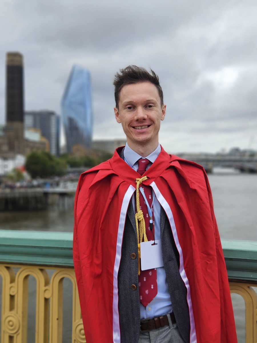 RichSalter's tweet photo. Today I have been volunteering with @YoungFreemen at @TheWoolmen Sheep Drive, allowing Freemen of the City of London to exercise their ancient right to drive sheep across London Bridge 🐑🐏
This is in support of the Woolmen's Charitable Trust and the @LMAppeal
#GetOutsideDay https://t.co/1p8t4wY4da