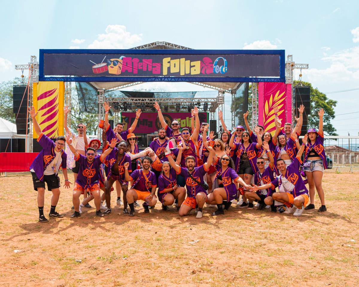 cristianpeter2's tweet photo. Família Atena! 💜🧡
Que rolê, sempre fazendo história! 
A MAIOR!!! 💜🧡💜🧡 @AtenaUEMG https://t.co/g2Fe2uwd5A