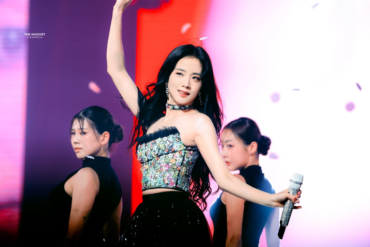 tm950103's tweet photo. 230917 WORLD TOUR SEOUL FINALE  

#지수 #JISOO #블랙핑크 #BLACKPINK https://t.co/SN6MXhja63