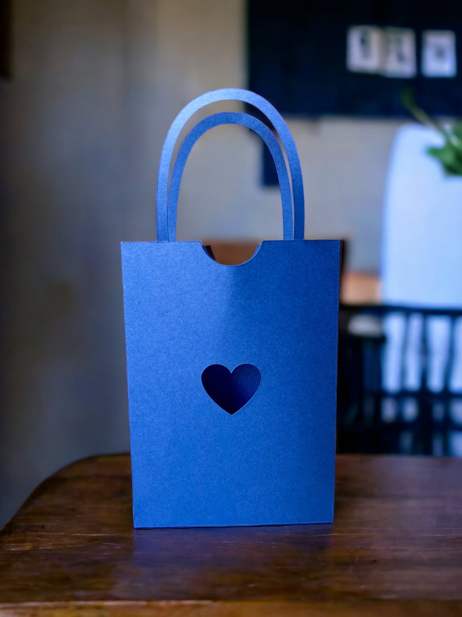 Need a bag for a special gift 

#madewithcricut 
#theresagetscrafty #cricutcrafts #cricutmade #cricut #cricutmaker #cricutcreations #cricutdesignspace #cricutlife #makersgonnamake #crafts #cricutlove #cricutprojects #personalisedgiftbags