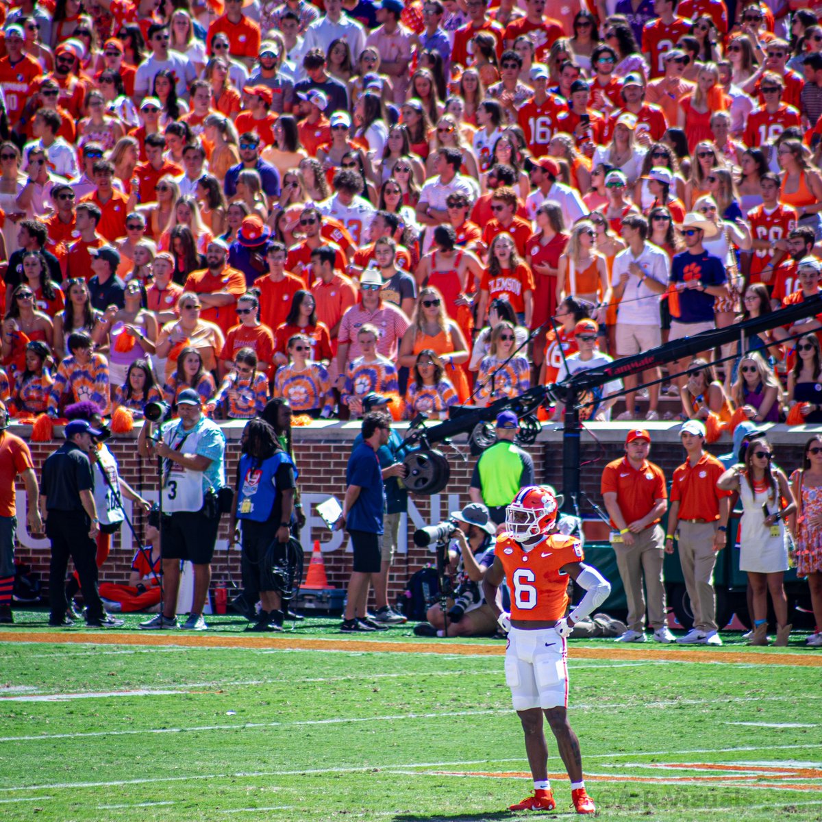 AliseRobinson_'s tweet photo. Shot from the stands, get me on the sidelines &amp; watch what I do📸‼️ 
#Clemson #ALLIN #FSU #FSUFootball #FSUvsCLEM #FSUTwitter #ARVizuals 

https://t.co/JMbvKUBNBs https://t.co/Jr2v4TFaJO