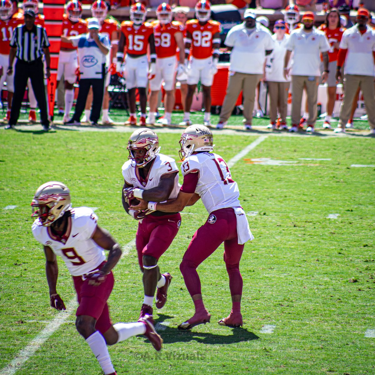 AliseRobinson_'s tweet photo. Shot from the stands, get me on the sidelines &amp; watch what I do📸‼️ 
#Clemson #ALLIN #FSU #FSUFootball #FSUvsCLEM #FSUTwitter #ARVizuals 

https://t.co/JMbvKUBNBs https://t.co/Jr2v4TFaJO