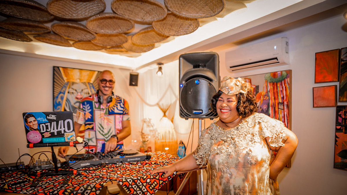 Muito feliz com a Cubana no Altar em SP. Primeira edição dessa ode às noites cubanas dos meus amigos Edinho Jacaré e Valdir Português fora do #Recife. Obrigado dona <a href="/carmensvirginia/">Mãe Carmem Virginia 🔥</a> pelo convite! ❤️