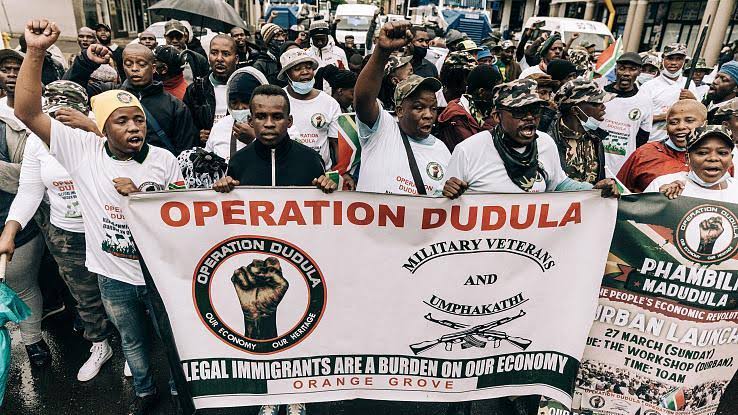 1️⃣. Operation Dudula: a vigilante movement in South Africa spreading fear among foreigners. 
Blaming migrants for economic struggles, they resort to violence against vulnerable individuals and small business owners. 
This is deeply concerning. 
#HumanRights #SayNoToXenophobia