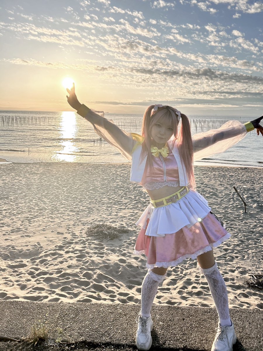 suimin_WS's tweet photo. 今日のライブもありがとう(˶> <˶)♡

南知多の海をバックにライブ💗

ワンスネ知らない人も一緒になって楽しんでくれてありがと〜🥺♡

キミと夏の最後の思い出作れてしあわせ、 https://t.co/w9ng9kqP1R