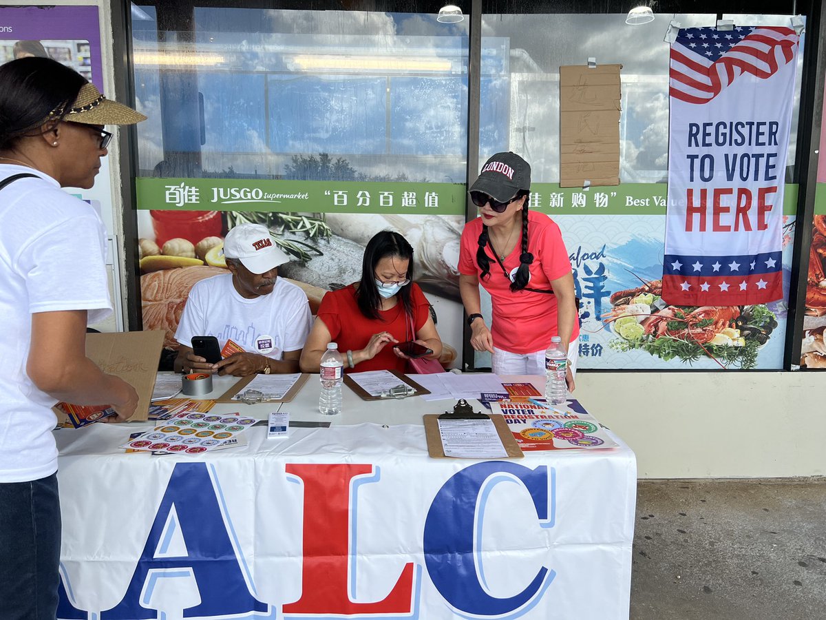 AALCusa's tweet photo. AALC organized voter registration at Jusco Supermarket by Judge Bill Littlejohn and Fatima Benge as our VDVRs and our high school students volunteered encourage store patrons to register to vote. Your vote is your voice! 
#VoterRegistrationDay #AAPIvote https://t.co/He0Nh0lSzy
