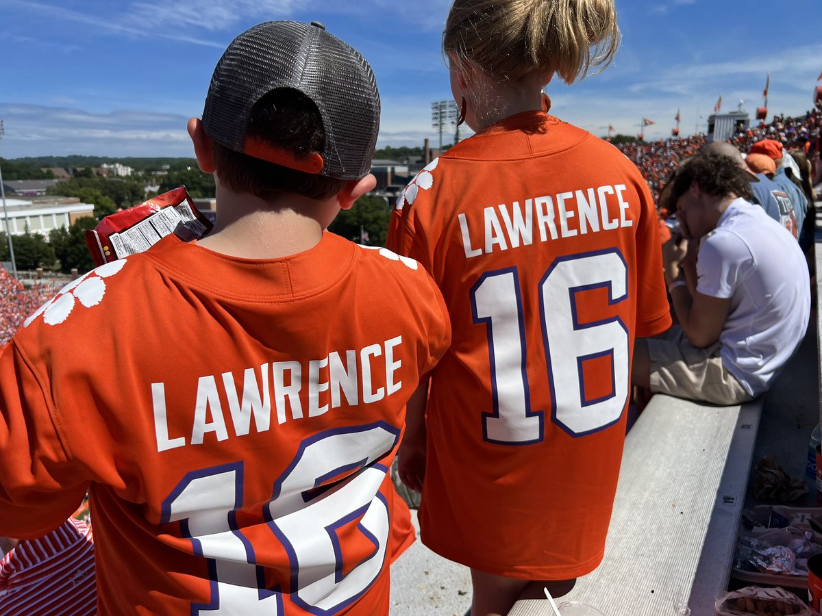 Clemson0204's tweet photo. #BESTINTHEGAME https://t.co/B4c4e2p4HZ