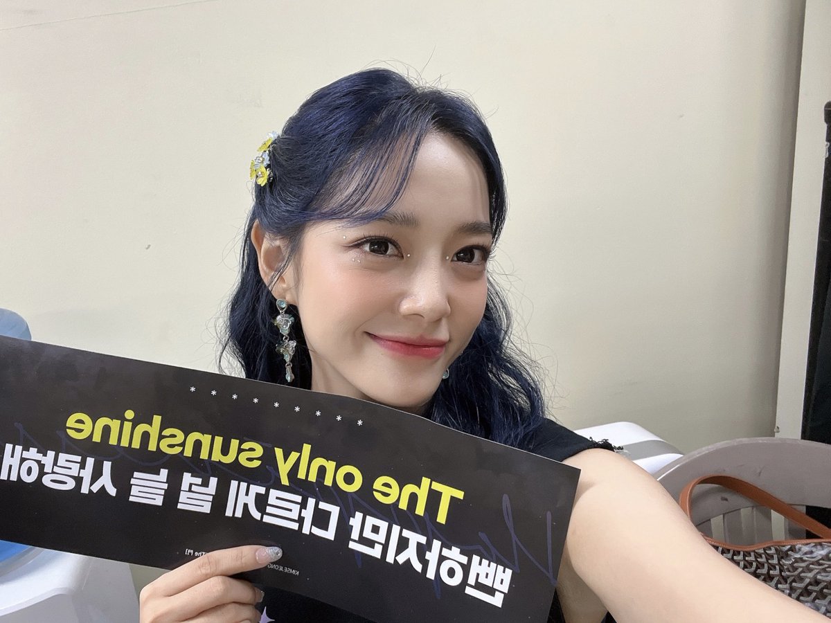 0828_kimsejeong's tweet photo. [📸]
230924
2023 KIM SEJEONG 1st CONCERT ‘The 門’ DAY 2

반짝이는 바다처럼
공연장을 빛내준 세상이들✨
세정이가 더 사랑해❤️

#김세정 #KIMSEJEONG
#세정 #SEJEONG
#1st_CONCERT_The門 https://t.co/4YzxnDEq1D