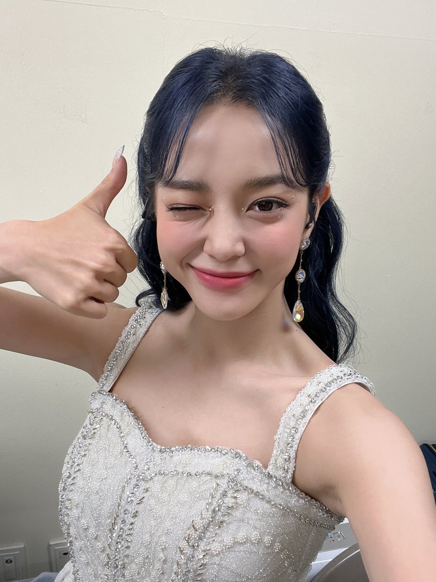 0828_kimsejeong's tweet photo. [📸]
230924
2023 KIM SEJEONG 1st CONCERT ‘The 門’ DAY 2

반짝이는 바다처럼
공연장을 빛내준 세상이들✨
세정이가 더 사랑해❤️

#김세정 #KIMSEJEONG
#세정 #SEJEONG
#1st_CONCERT_The門 https://t.co/4YzxnDEq1D