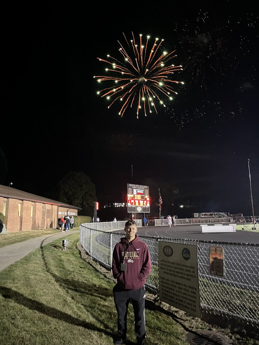 AndrewDeutsch87's tweet photo. Had a great time visiting Grove City College for a game day! Thanks to the coaching staff for the amazing experience! @GCC_FB @coachkendall_ @KickItJZ @ZephyrsFootball https://t.co/6IMj7XLmJf
