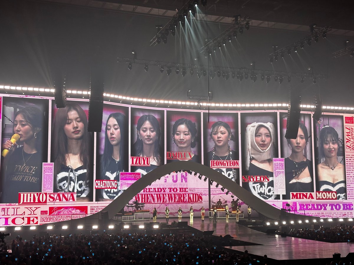 joikrisler's tweet photo. Best girl group everrrrr 😭💕 @JYPETWICE 
#TWICEinBangkok https://t.co/3qcz7kKXXy